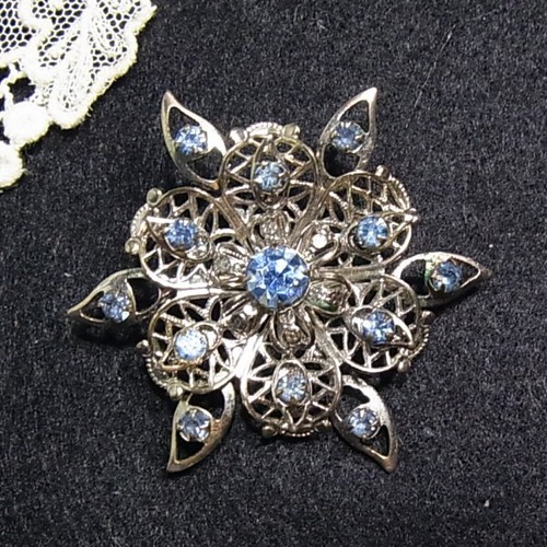 ブルーラインストーンのブローチ　アクセサリーのセール通販　11351B