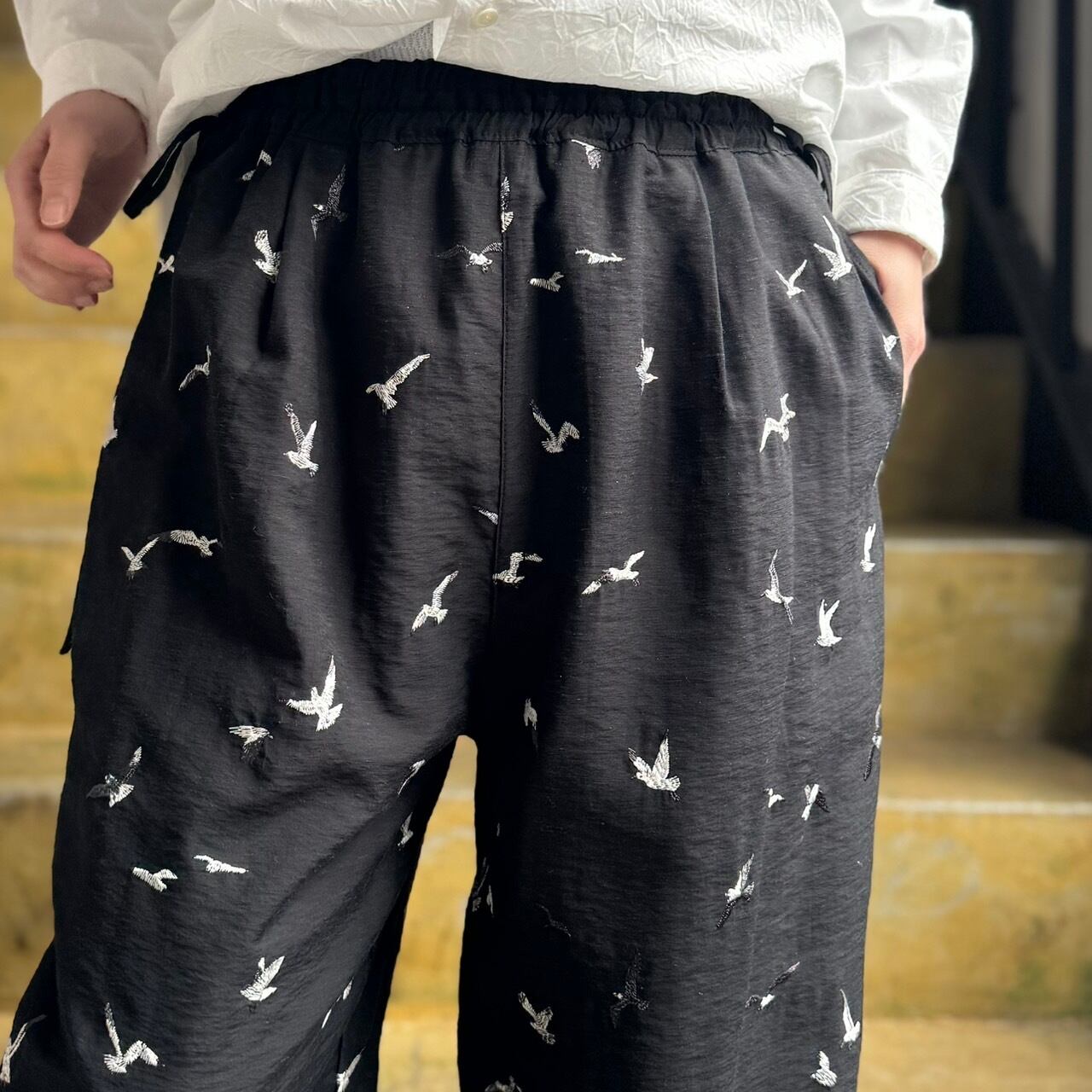 yuni - bird刺繍 drawstring パンツ | clever elephant