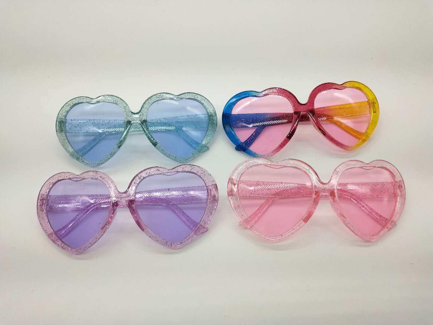 【4色セット】　ラメ付ききらきらハートサングラス　おしゃれハート型♡サングラス