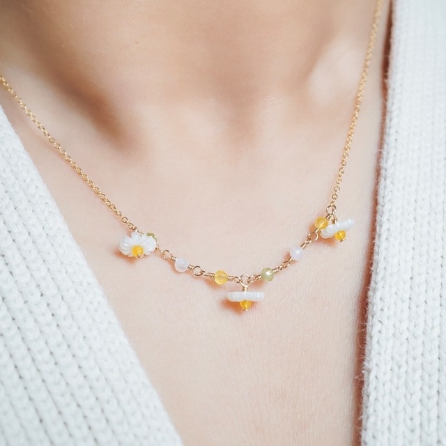 「マーガレット」天然石 ネックレス ペリドット ムーンストーン 誕生石 春 ホワイト 白 花 母の日 14kgf ギフト プレゼント