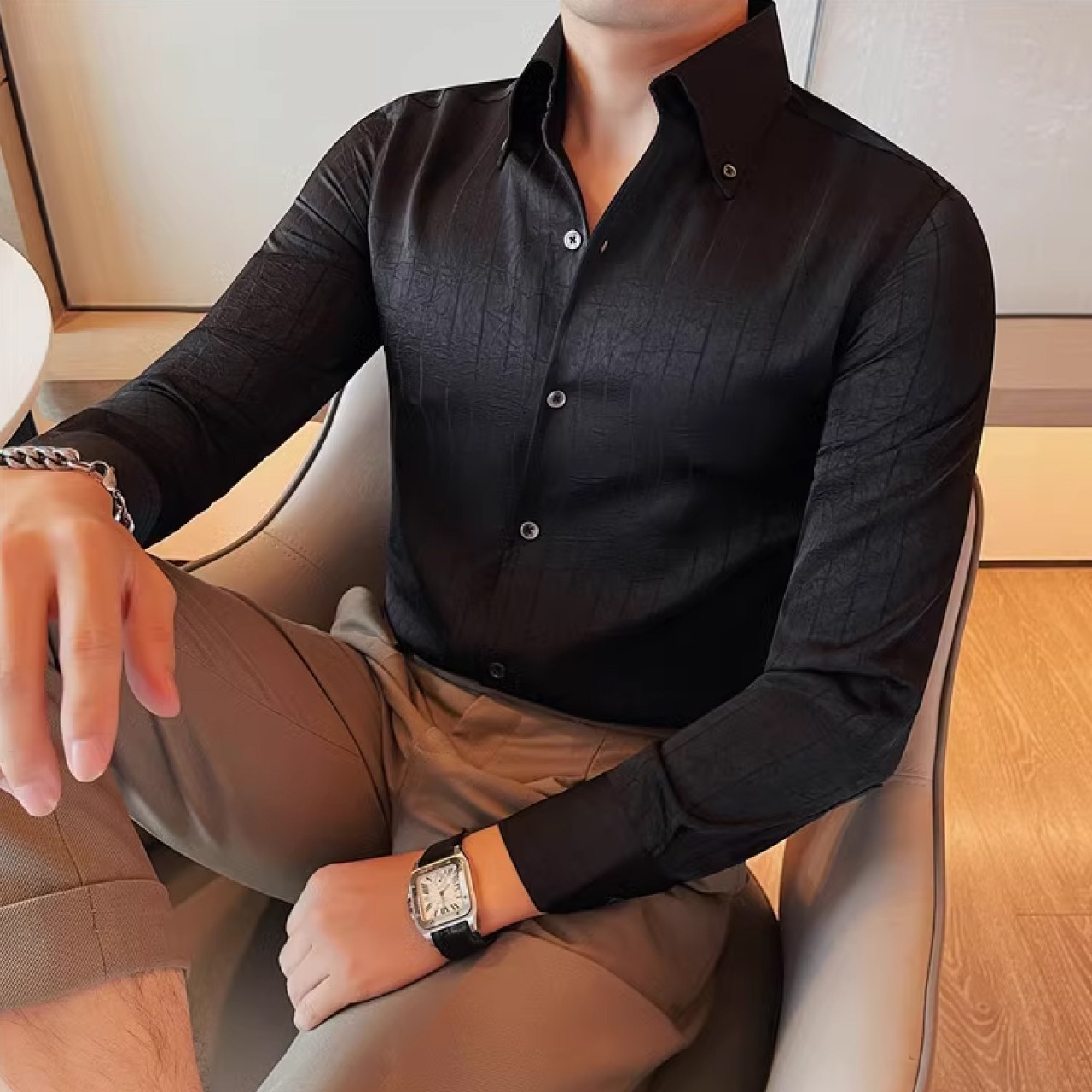 ハイエンドなビジネスカジュアルスタイルにピッタリのスリムシャツ　SH004