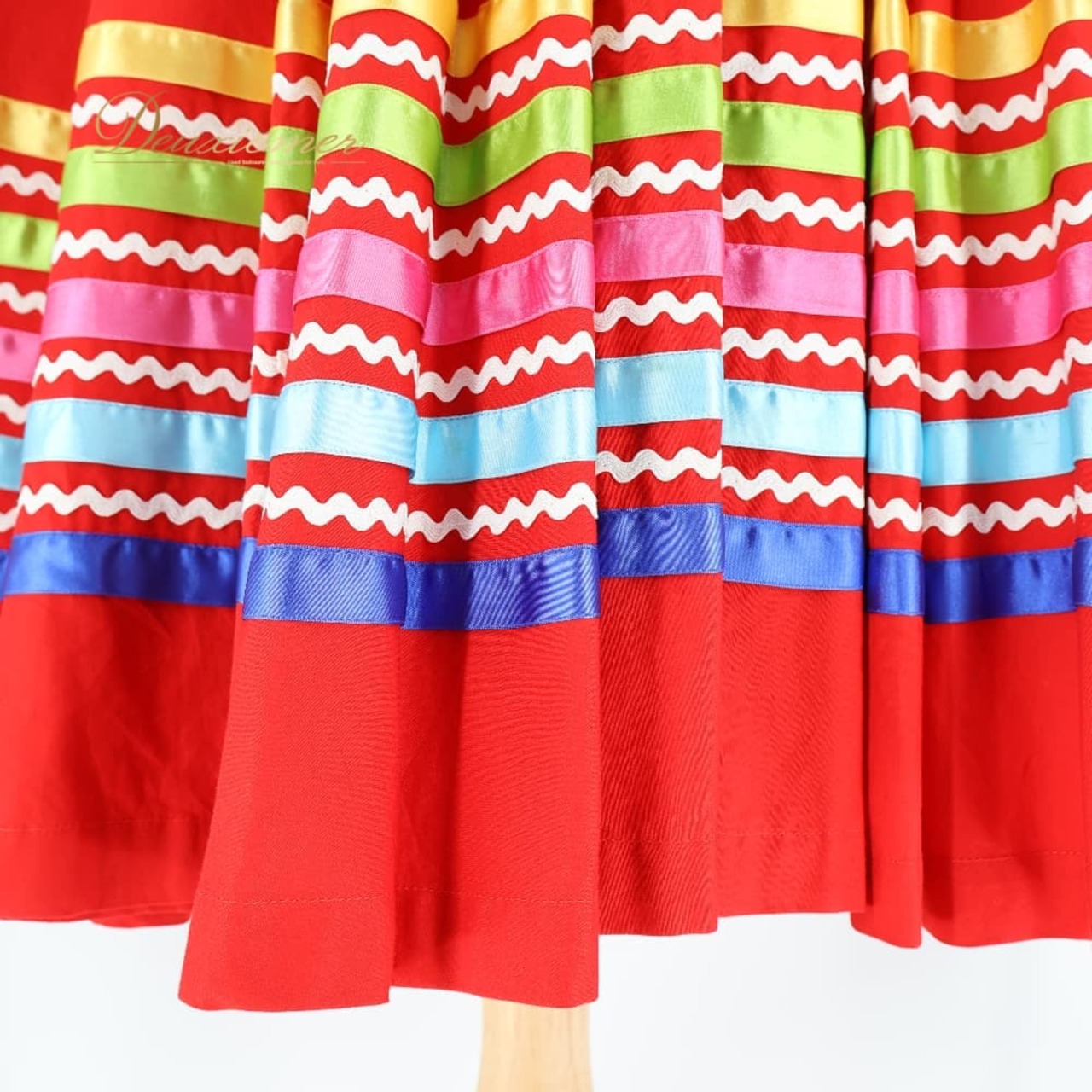 フォークダンス 衣装 スカート レッド系 チロリアン チロリアン カントリー リボン 赤 白 青 水色 黄 緑 ボリューム ダンス衣装 鮮やか イベント 練習 レッスン おしゃれ ホワイト系 ピンク系 ブルー系 グリーン系 イエロー系