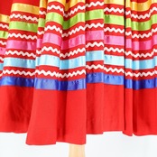 フォークダンス 衣装 スカート レッド系 チロリアン チロリアン カントリー リボン 赤 白 青 水色 黄 緑 ボリューム ダンス衣装 鮮やか イベント 練習 レッスン おしゃれ ホワイト系 ピンク系 ブルー系 グリーン系 イエロー系