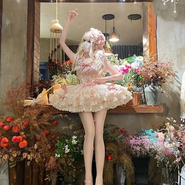 ロリィタワンピース 多段フリルに沼落ち｜ピンク編み上げで写真の主役に