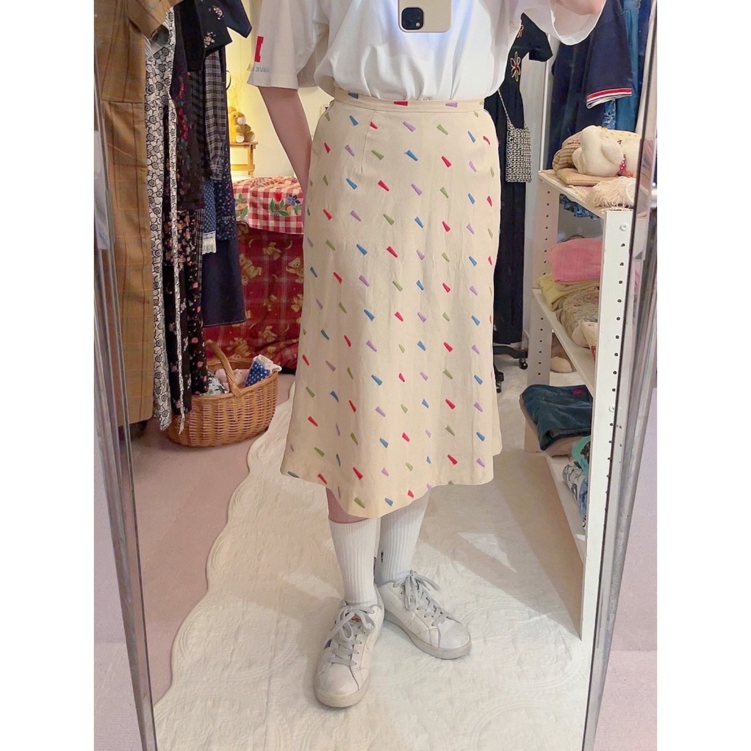 square embroidery semi tight skirt