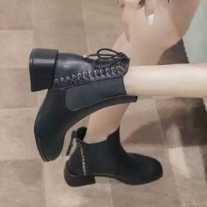 【送料無料】 サイドゴアブーツ 2色 革靴 靴 シューズ チャンキーヒール アーモンドトゥ 編み上げ レースアップ 靴ひも リボン PU レザー エレガント 可愛い 大人可愛い きれいめ シンプル カジュアル シック コンサバ 華やか 大人 上品 おしゃれ 主役級 こなれ感 高見え 無地 秋 冬 レディース 女性用 20代 30代 40代 通勤 デート お出かけ 女子会 お呼ばれ 休日 お茶会 授業参観 垢抜け デイリーユース 普段使い ファッション コーデ スタイル 楽ちん 定番