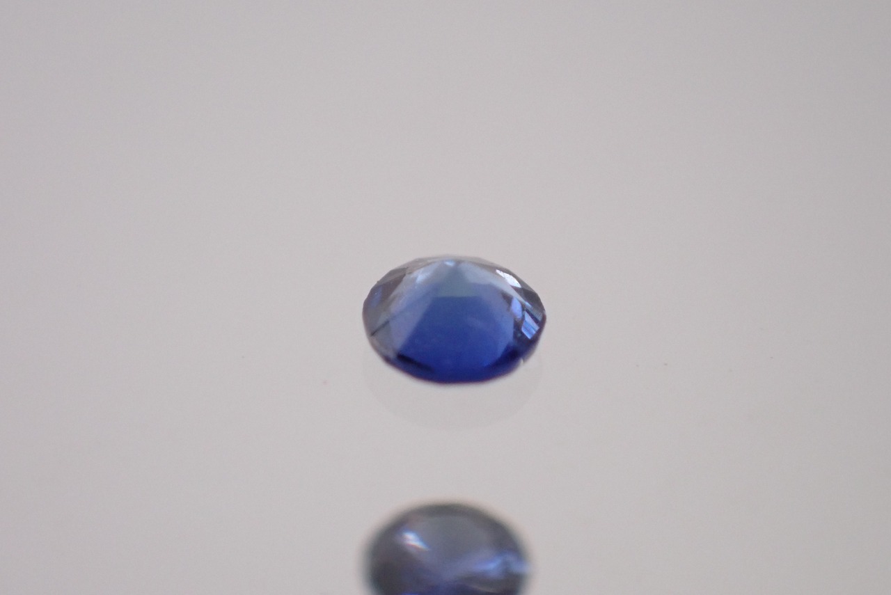 サファイア（非加熱）　0.03ct　[C4‐1103]