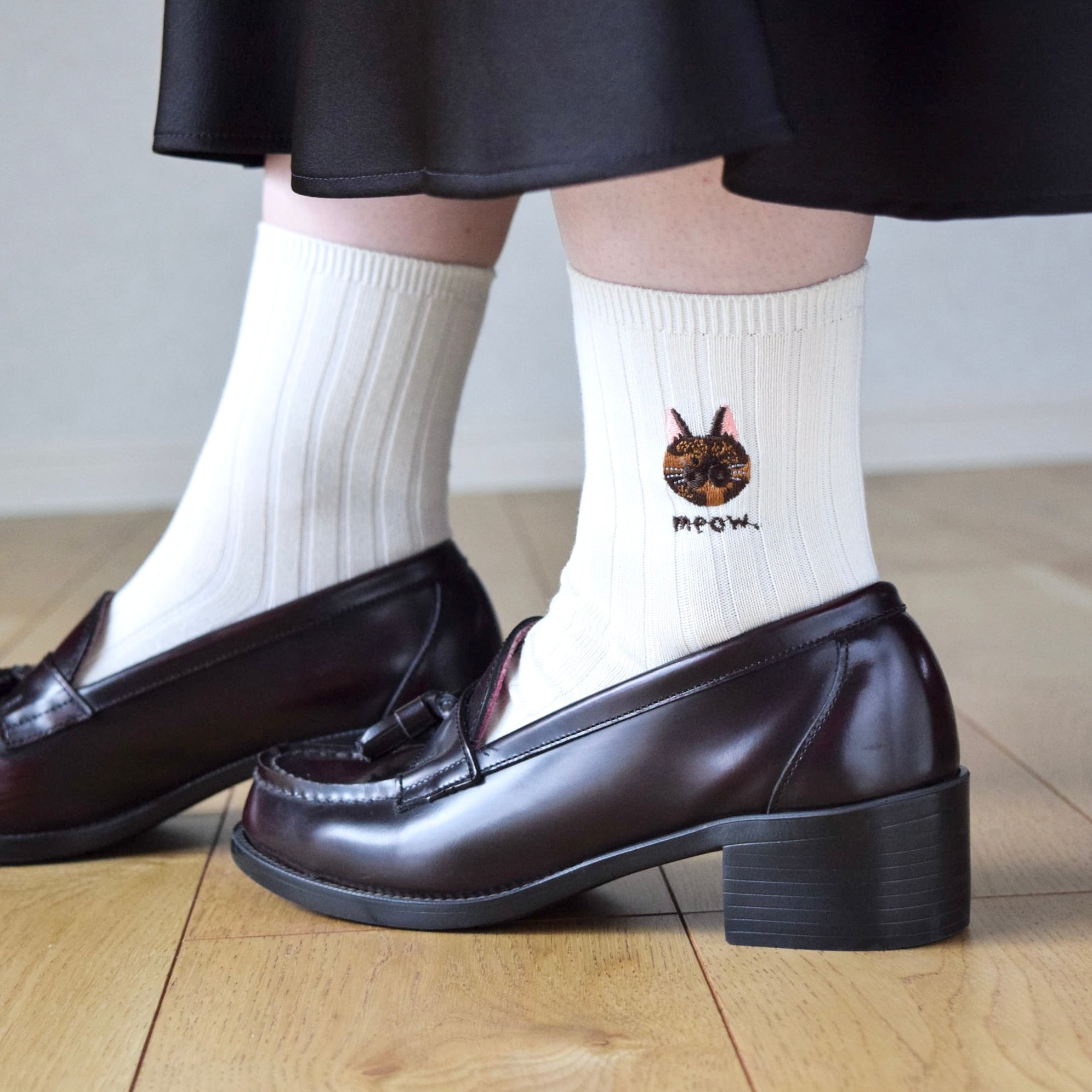 選べる猫29種!レディース刺繍ソックス【オフホワイト】靴下 母の日 記念日 誕生日 うちの子 クリスマス