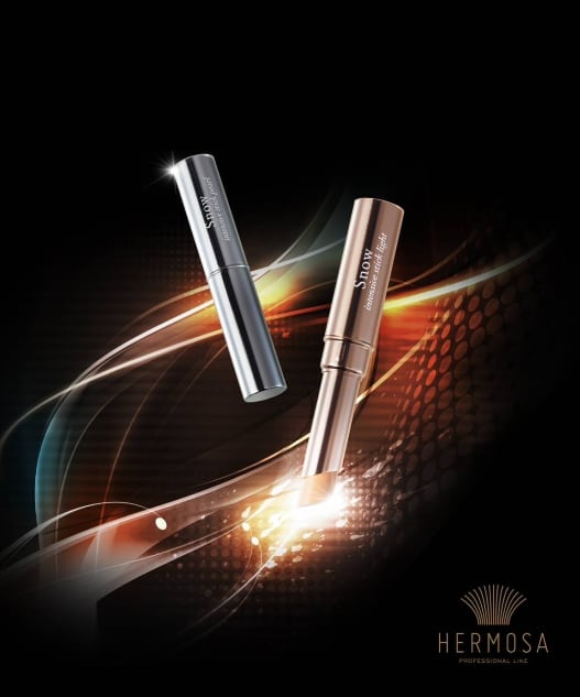 エルモサ スノー(シミ用美容液) ライト(昼用) / パール(夜用)各1本 ディオールからシミの根源*にピュアな光を灯す新・薬用美容液誕生 ! 3