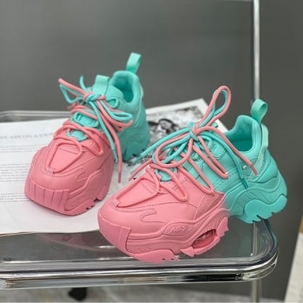 スニーカー レディース 靴 くつ クツ シューズ ランニングシューズ 22.5cm 23cm 23.5cm 24cm 24.5cm 25cm 厚底スニーカー ダッドスニーカー ボリュームスニーカー 厚底 痛くない 歩きやすい 履きやすい 走れる 疲れにくい かわいい 大人可愛い シンプル カジュアル おしゃれ お洒落 かっこいい スポーティー メンズライク マニッシュ ボーイッシュ ラフ 個性的 クール 送料無料 こなれ感 抜け感 無地 春 夏 秋 冬 オールシーズン 10代 20代 30代 40代