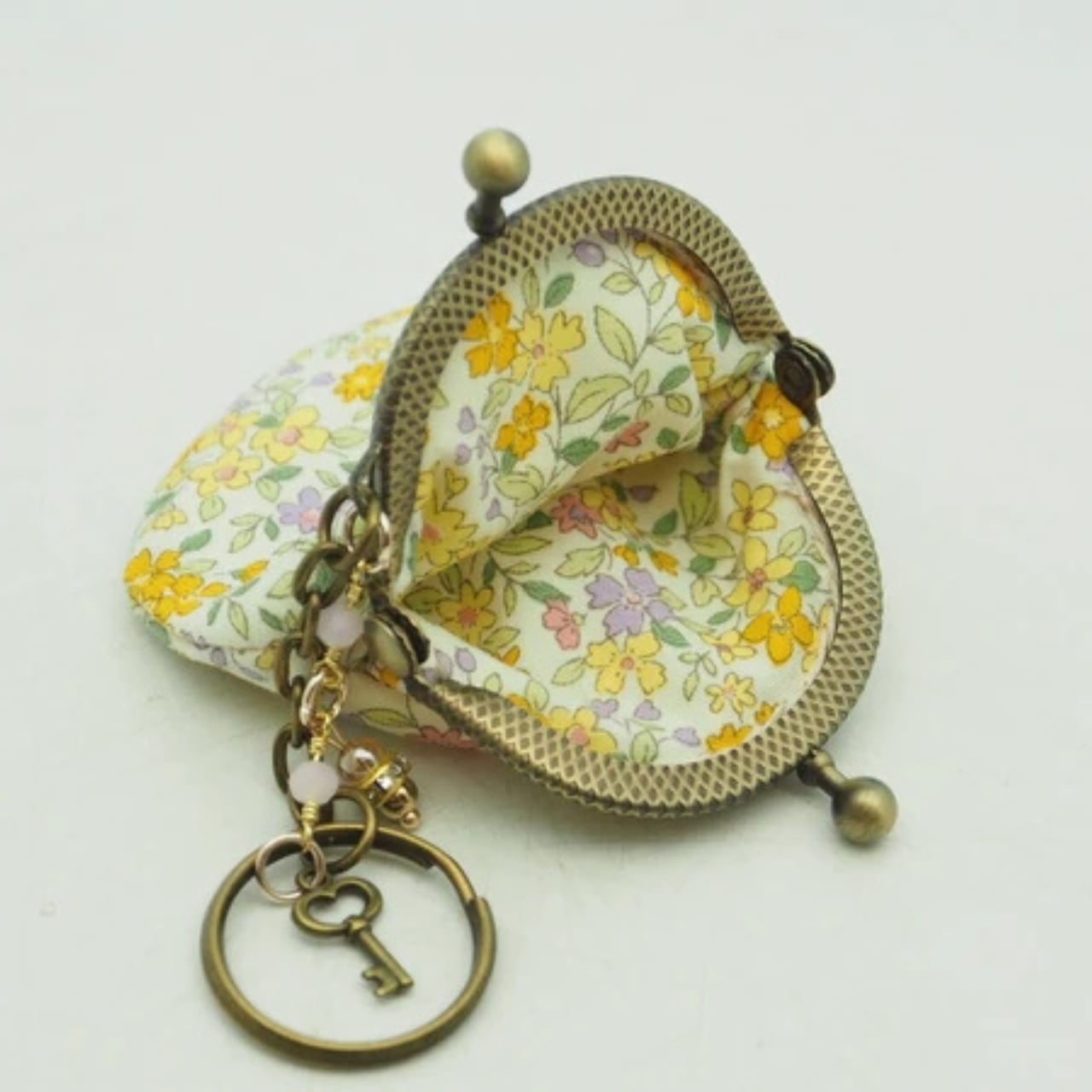 【ハンドメイド】がま口バッグチャーム｜小花柄・黄色（口金5cm）