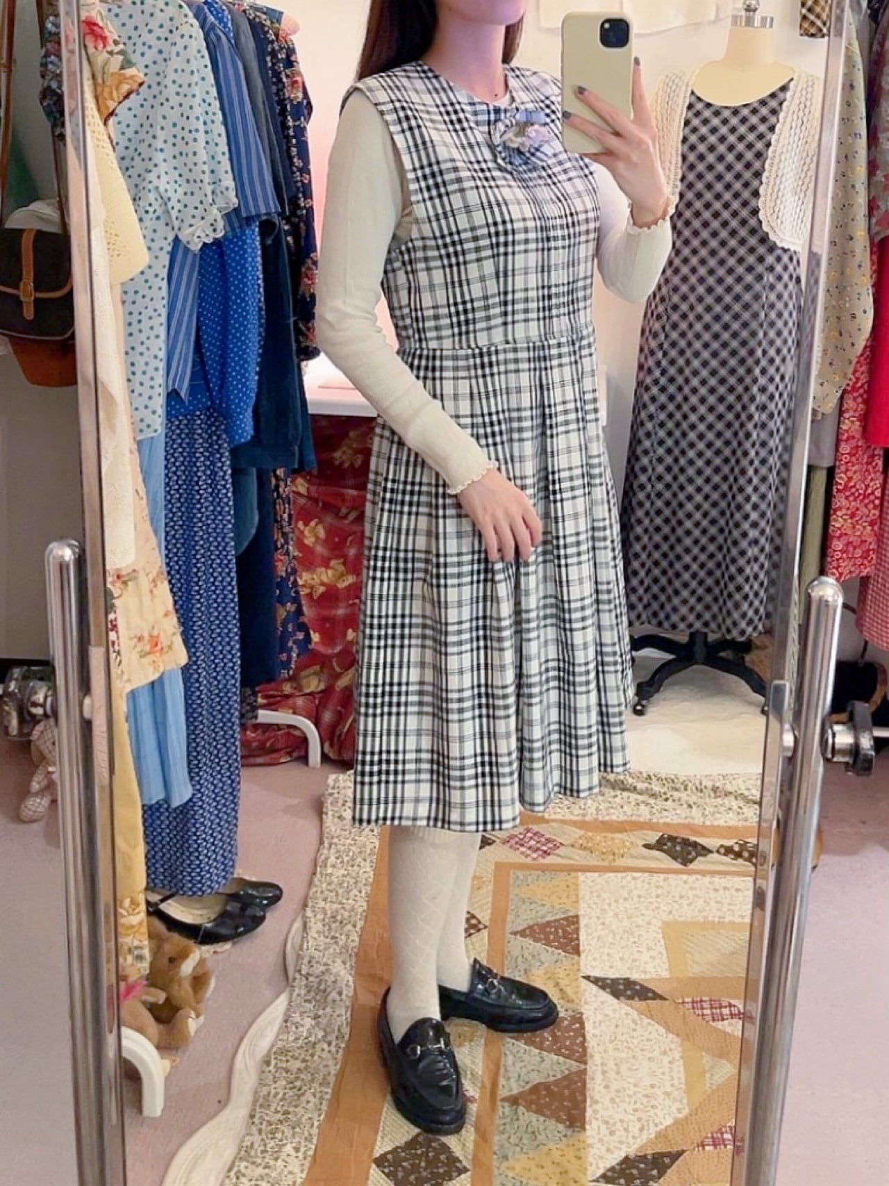 flower ribbon brooch check jumper skirt