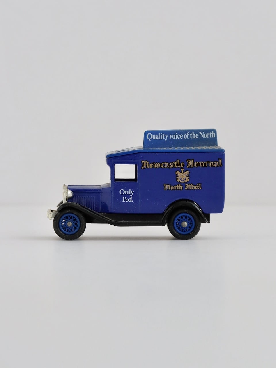 ヴィンテージミニカー「Newcastle Journal」|Vintage Miniature Car "Newcastle Journal"