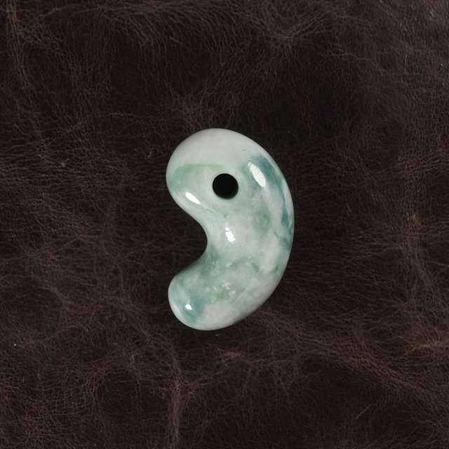 糸魚川翡翠 希少色 青緑 まがたま 勾玉 12.5g Blue Green marble 