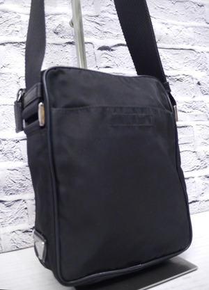 【多機能/美品】PRADA プラダ ReNylon リナイロン×サフィアーノレザー ユニセックス クロスボディ ショルダー バッグ 斜め掛け 黒 三角ロゴ
