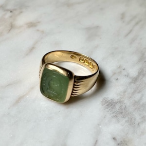antique c1876 18ct gold intaglio ring set with chrysoprase " wolf's head "