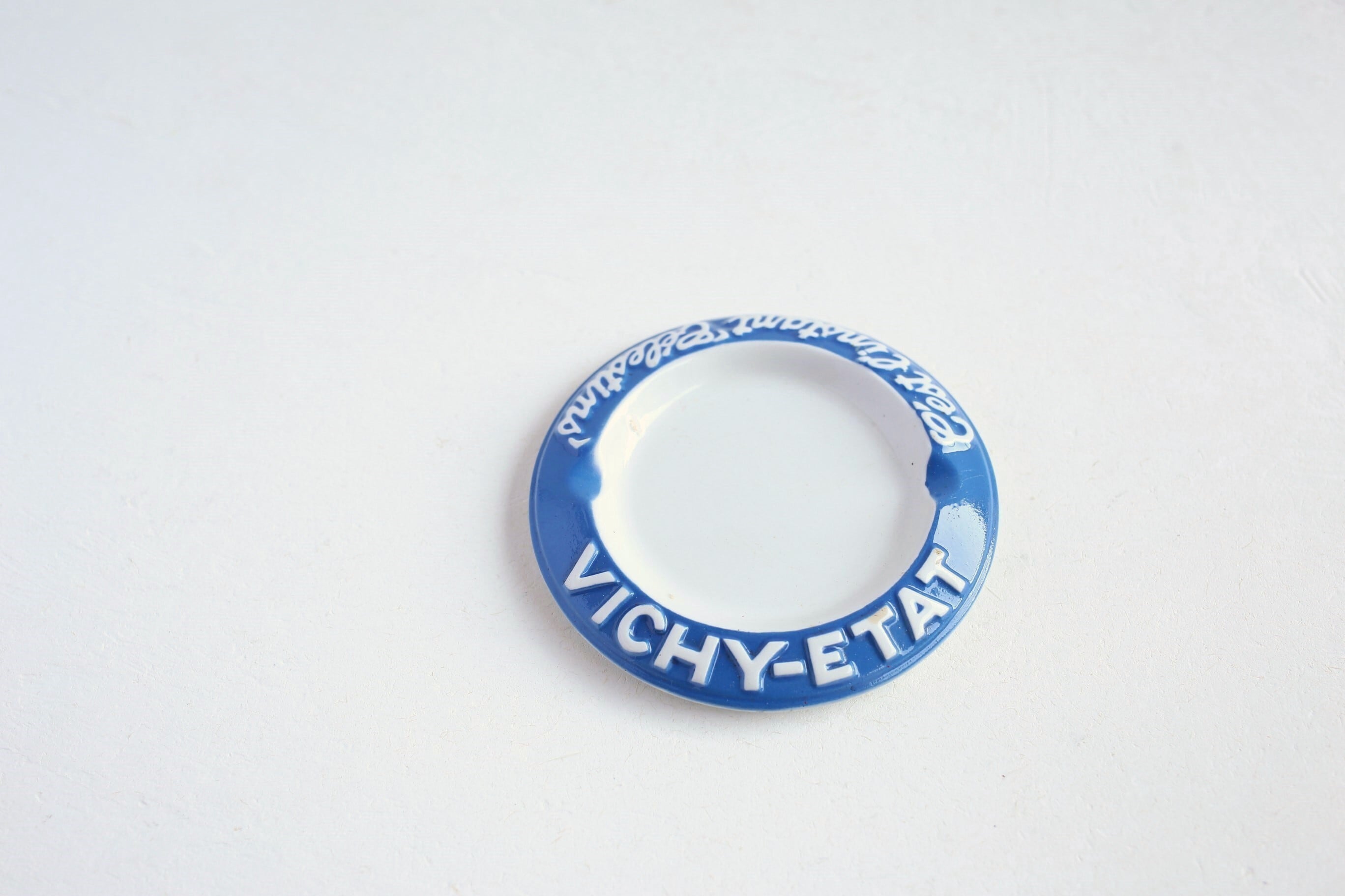 フランス アンティーク ヴィンテージ 『VICHY』灰皿 陶器 白×青 N