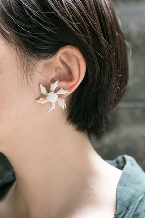 【Run Rabbit Run Vintage 】Big white flower earring