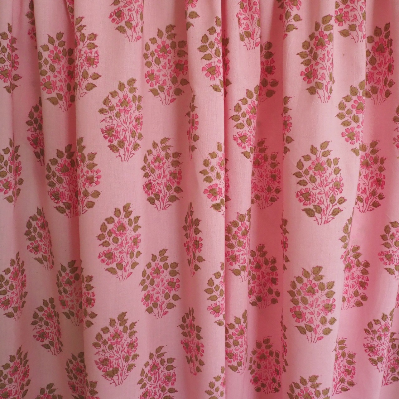 ブロックプリント生地【50cm単位】インド綿  花柄 ピンク #49610-PK1