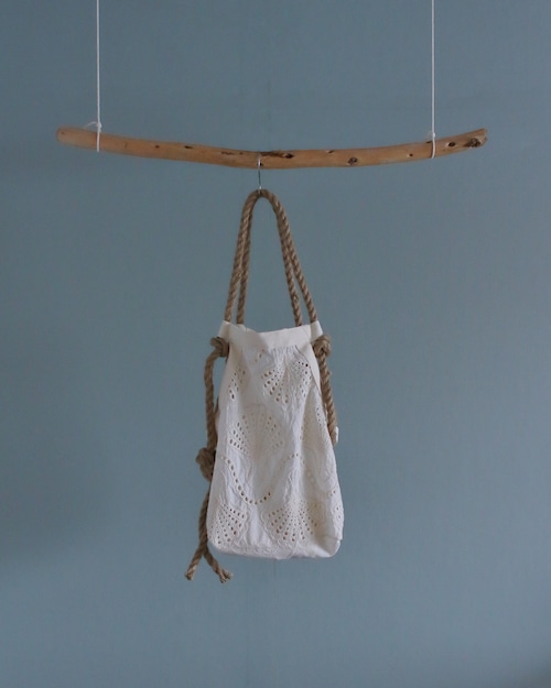 Cotton cutwork shell lace Tote.