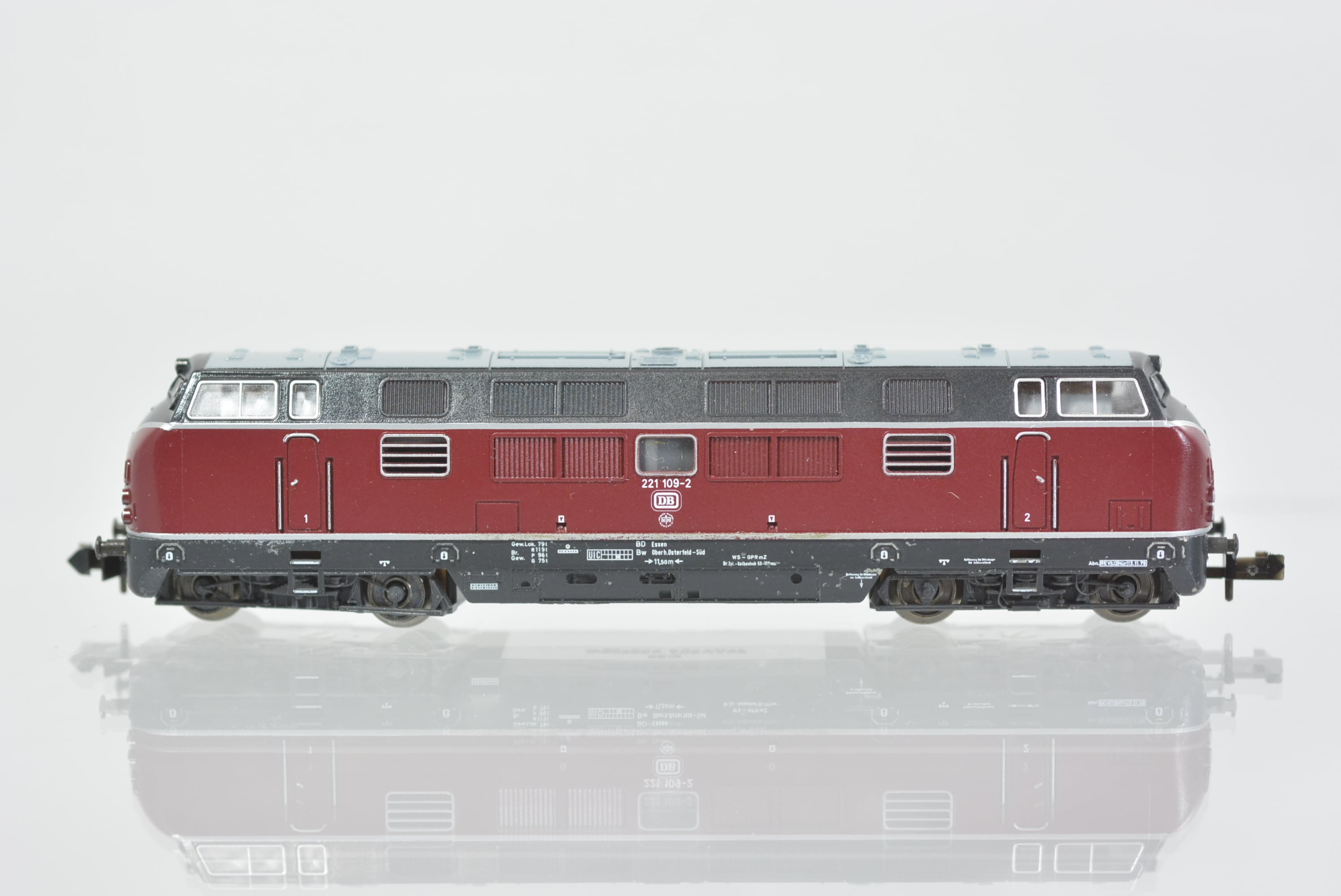 N】MINITRIX 12061 DB BR 221 109 2 EMS対応 ドイツ国鉄ディーゼル機関車 | bienenwagen ビーネンバーゲン  ヨーロッパ型鉄道模型