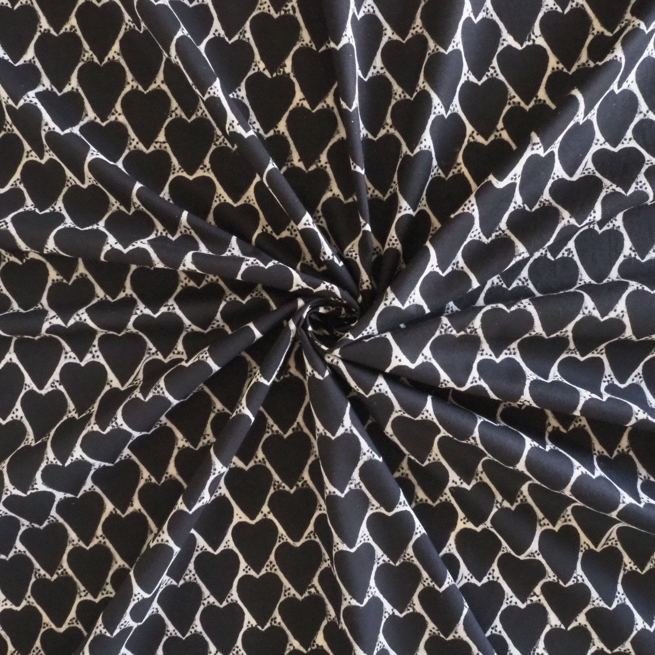 ブロックプリント生地【50cm単位】インド綿  ハート柄A ブラック #52010-BK1【訳あり10%off】