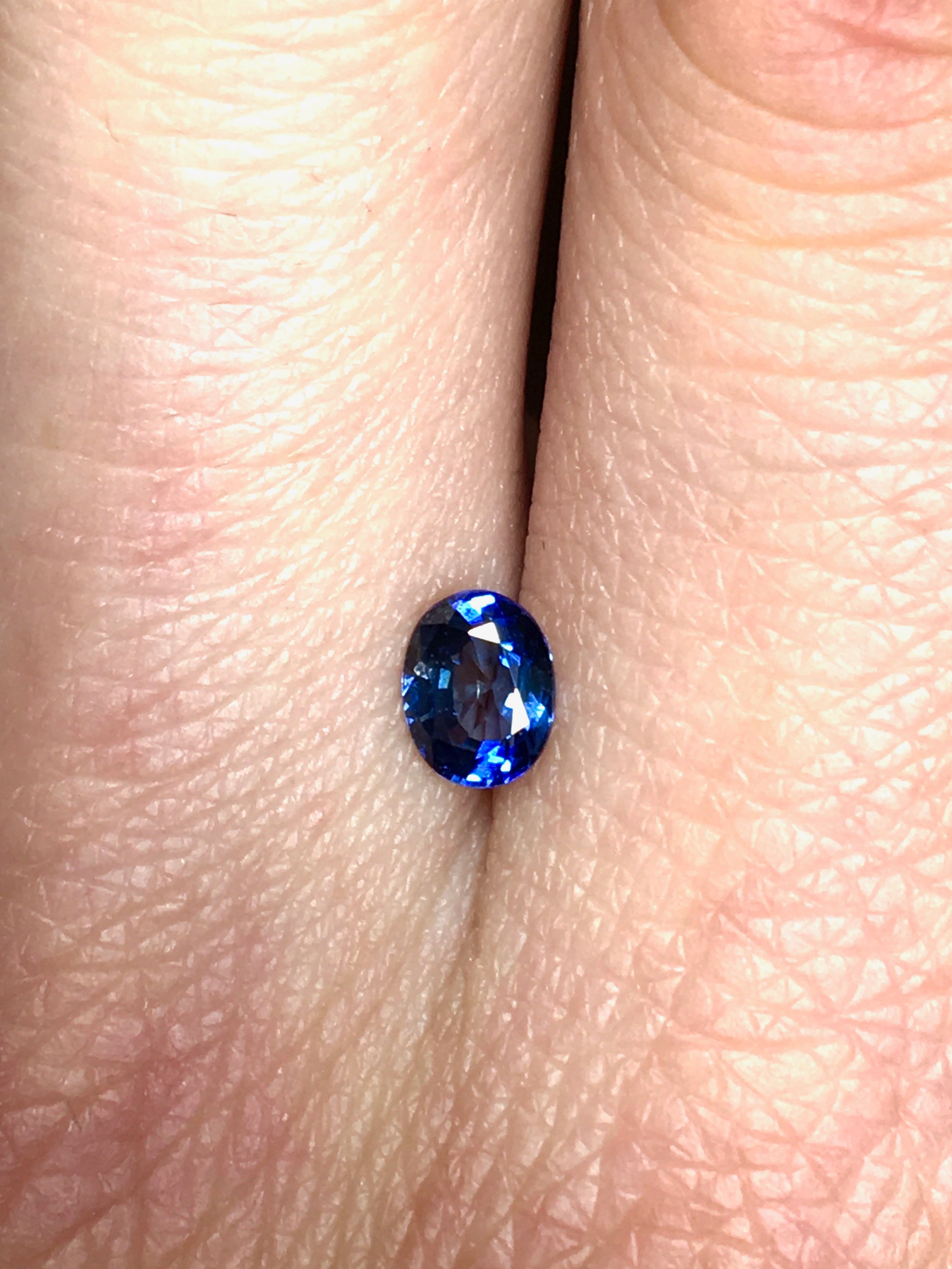 煌めく”海色”の宝石 0.5ct UP 天然 ブルー サファイア | Frederick's