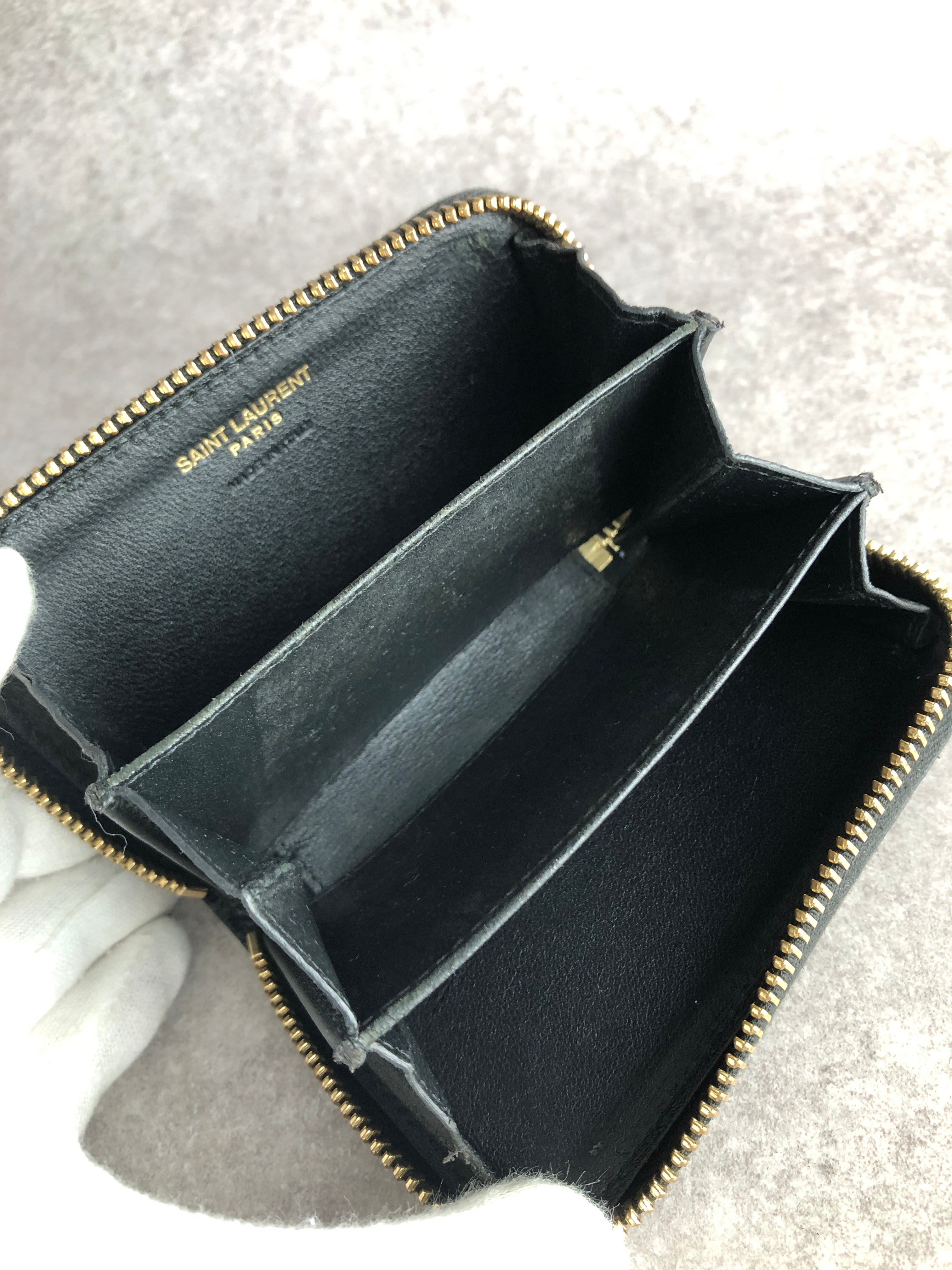 Yves Saint Laurent イヴ・サンローラン 財布 ブラック YSL レザー