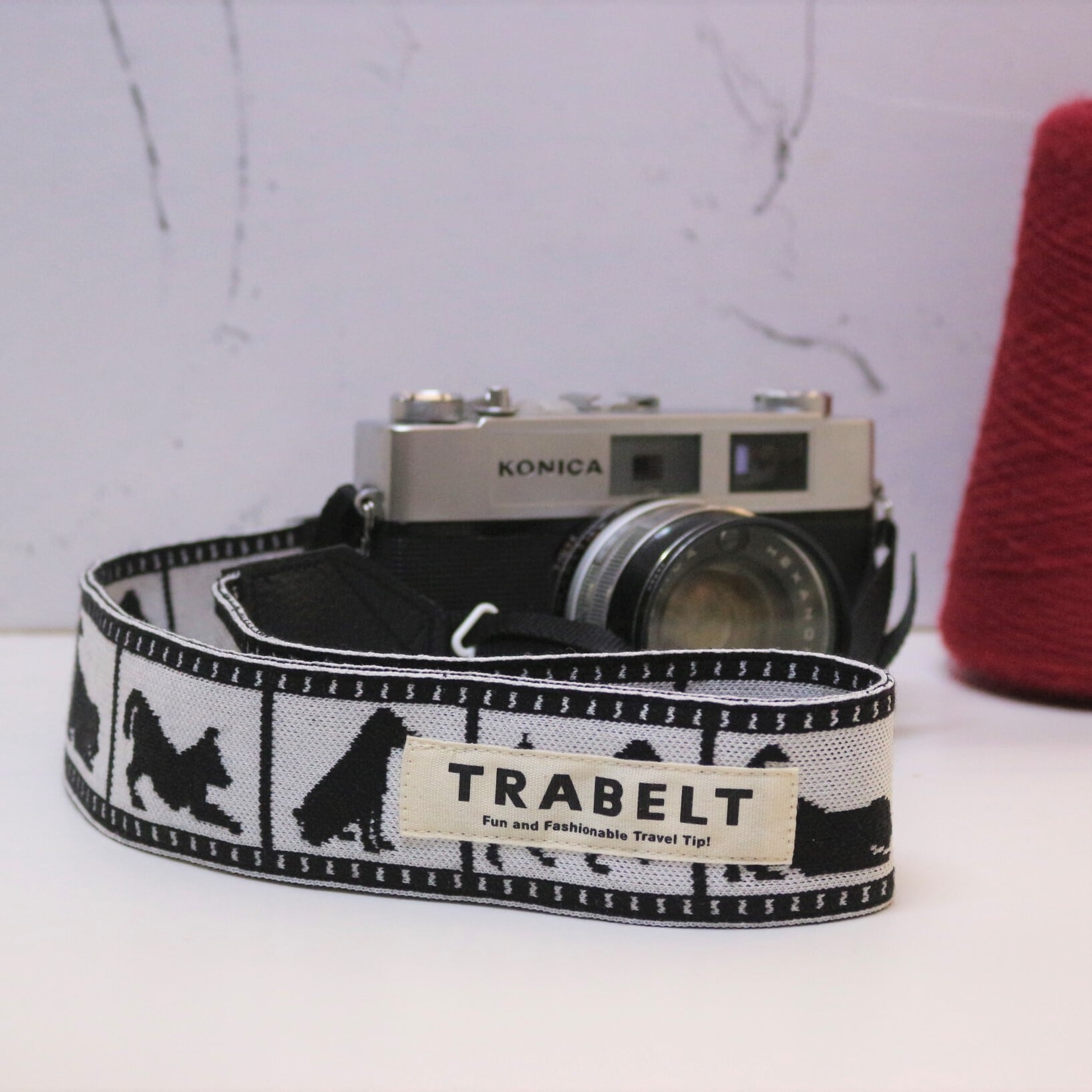 TRABELT/トラベルト 着せ替え可能なKnitカメラストラップ【dog