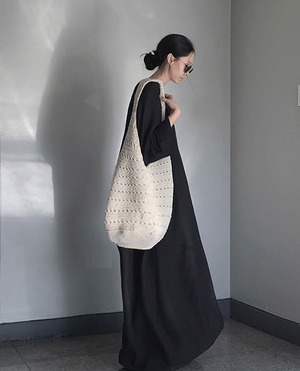 【ママ服】 ルーズシルエット ワンピース オーバーサイズ ゆったり ドルマンスリーブ Vネック マタニティー モード 黒 ブラック 秋 春 妊婦 体型カバー ルーズ