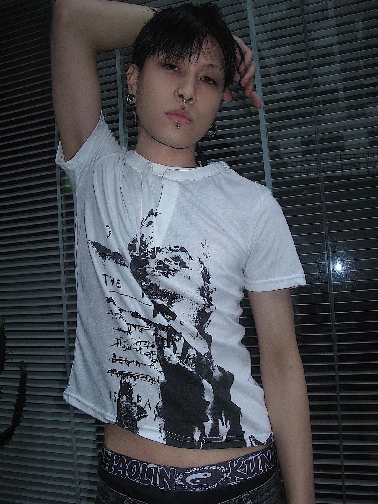 【TH4SWE】Layered V-Neck Graphic T-Shirt