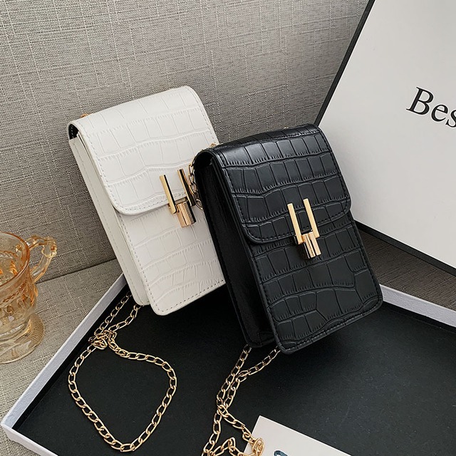 【送料無料】レディース スマホアクセサリー 4色 肩掛け 斜め掛け ショルダーバッグ クロスバッグ チェーン ミニバッグ 大人可愛い ママコーデ ママファッション 韓国系 オルチャン 人気 トレンド 新作 20代 30代 40代 バッグ 鞄 かわいい きれいめ レトロ シック 高見え お出かけ デート 女子会 旅行 お呼ばれ おしゃれ キャンパス 通勤 通学 デイリー 普段使い 軽量 収納 秋 春 CO4398