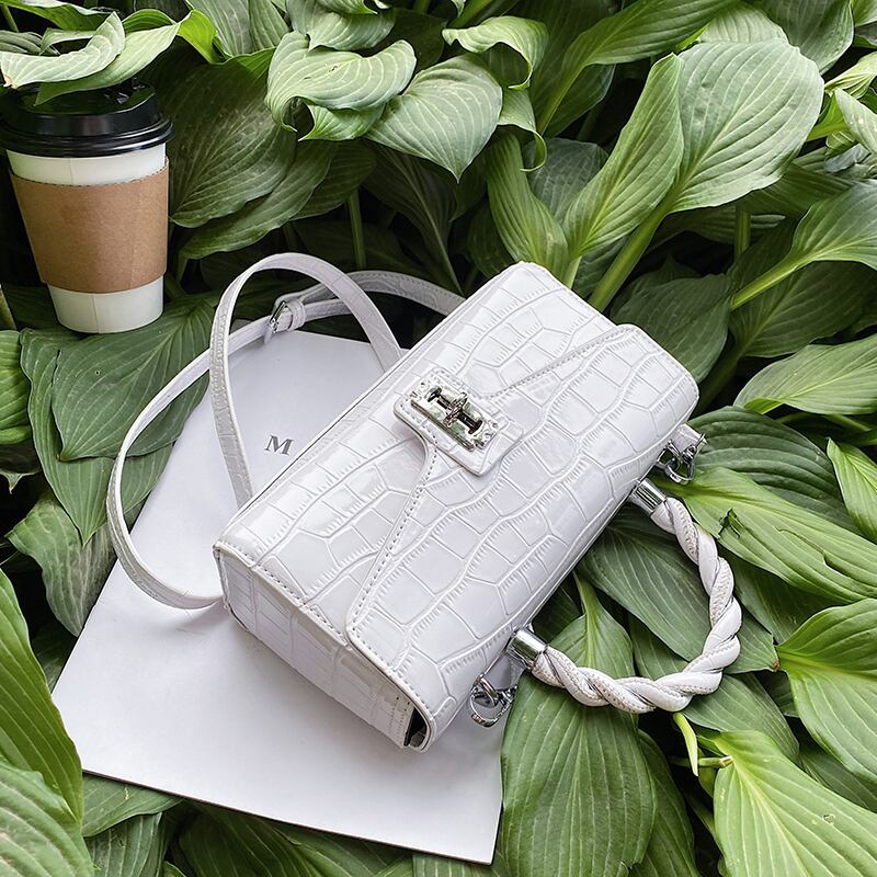 サマーレッド 夏物 ハンドバッグ Tiancai_Wing_Bag32740869435