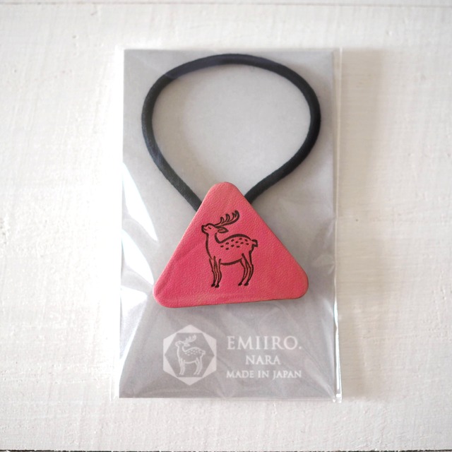 鹿の焼印ボタンゴム「三角」（桃紅色 / TOUKOU IRO） 名入れ ギフト プチプラ 鹿