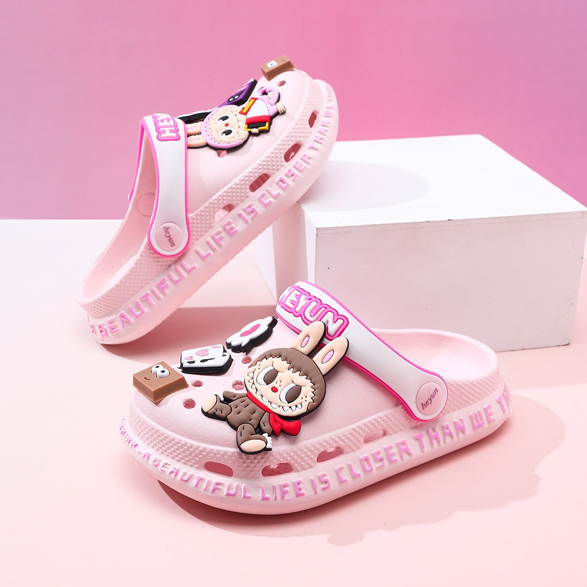 【滑り止め&極軟底】labubu ラブブ 子供用ビーチサンダル 夏 軽量 かわいい プール 水遊び 室内外兼用 かわいい 子供用クロックス 履き心地良い