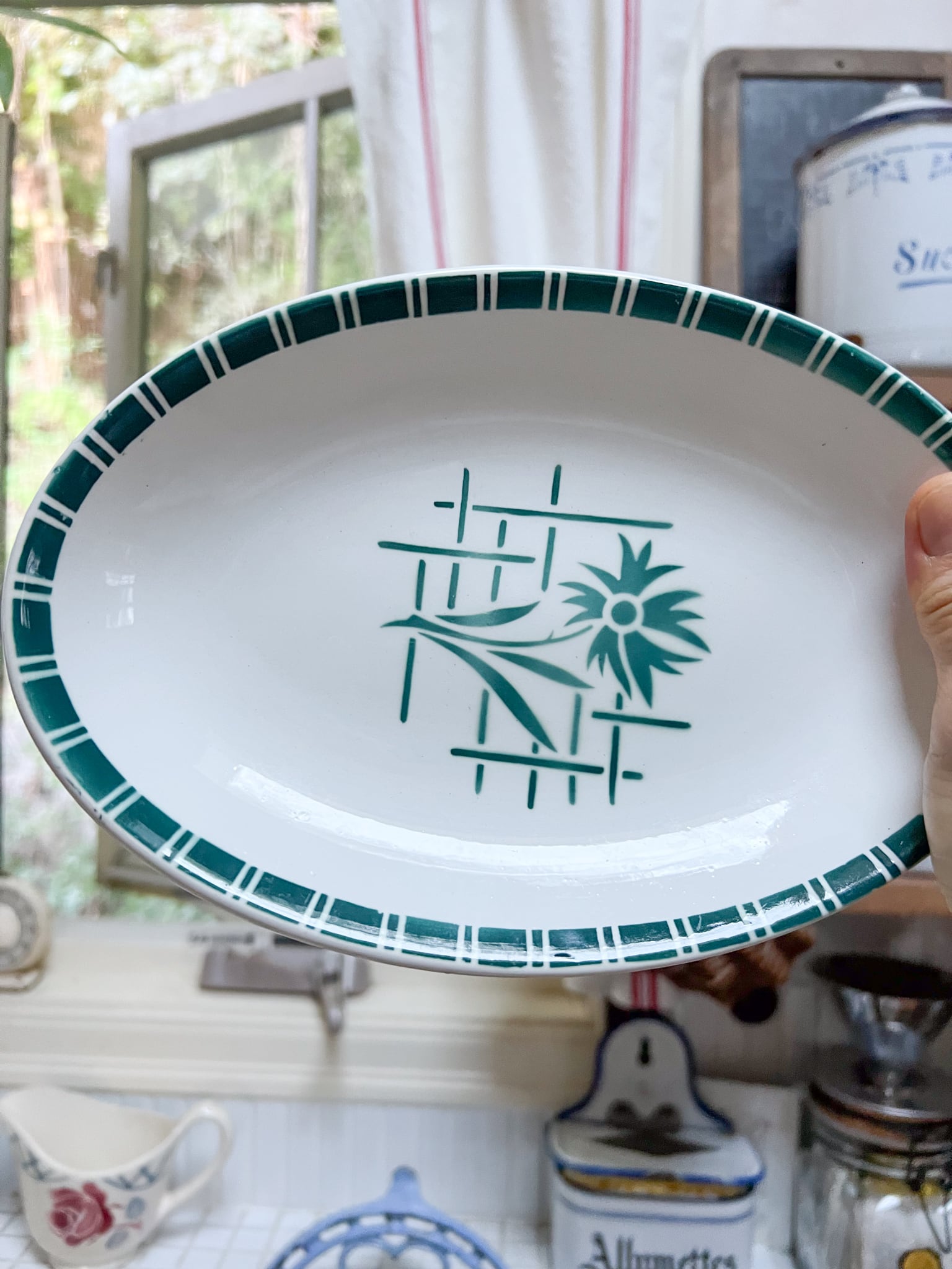 グリーンの小花がかわいい小さめのオーバルプレート サルグミンヌ・ディゴワン フレンチアンティーク