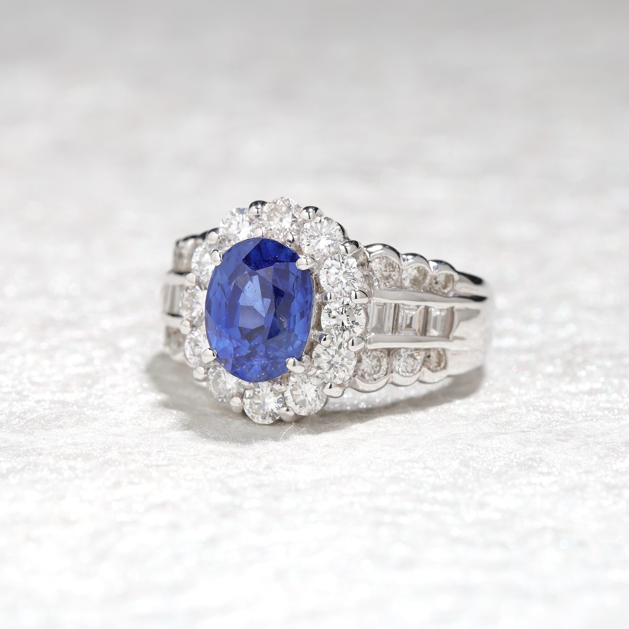 ロイヤルブルー サファイアリング pt900 / 3.080ct / DA 1.090ct