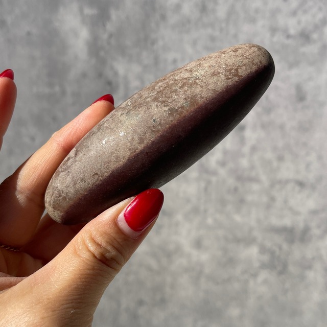 インド・ナマダ川【クリプトクリスタリンクォーツ（シバリンガム）】リンガム ① 鉱物 天然石 パワーストーン