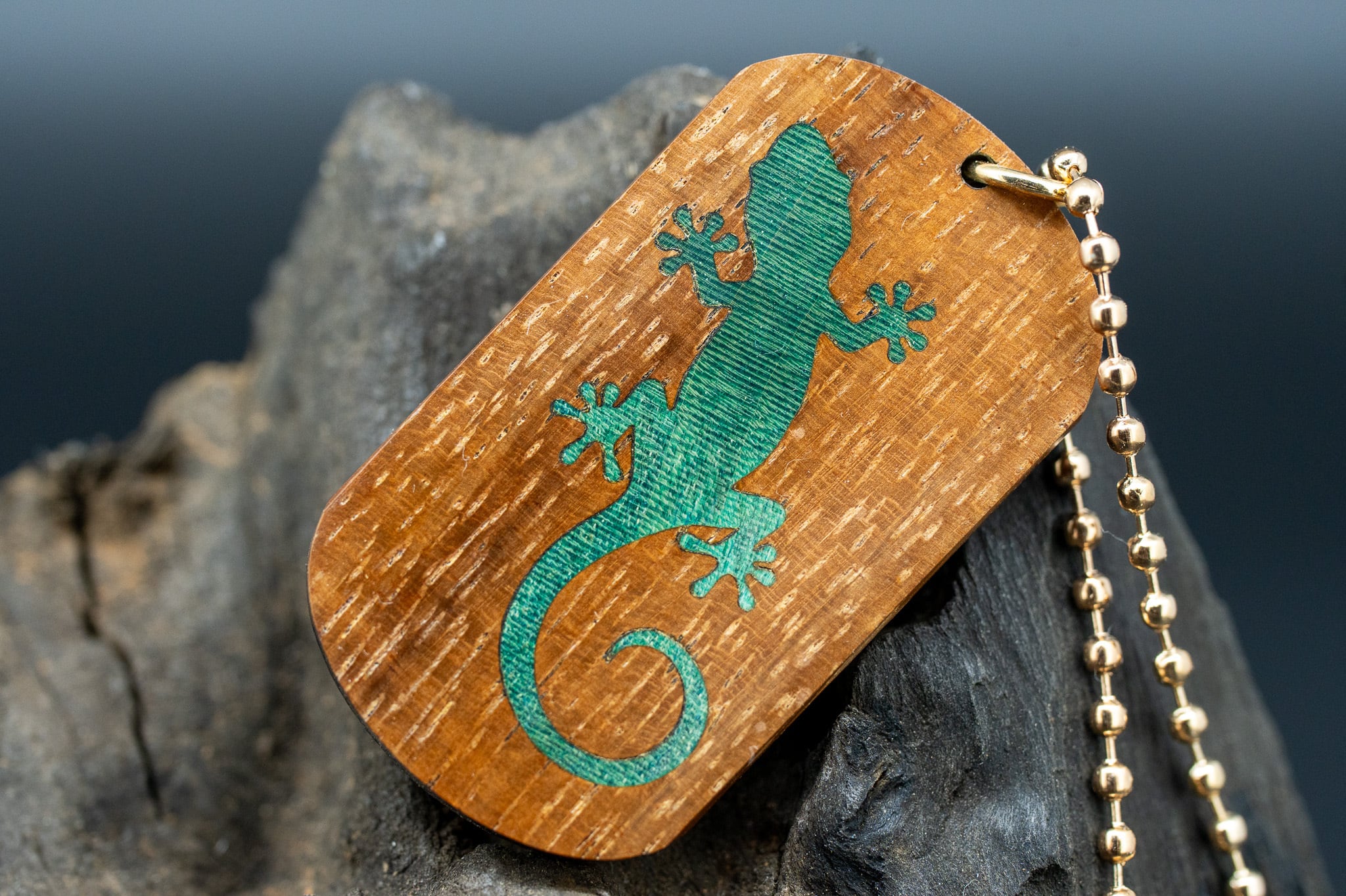 【王族の愛した銘木】 ハワイアンコア ドッグタグ 象嵌 木登りトカゲ