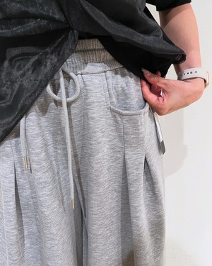 ポリーヌブロー   ポケットタック入りワイドパンツ