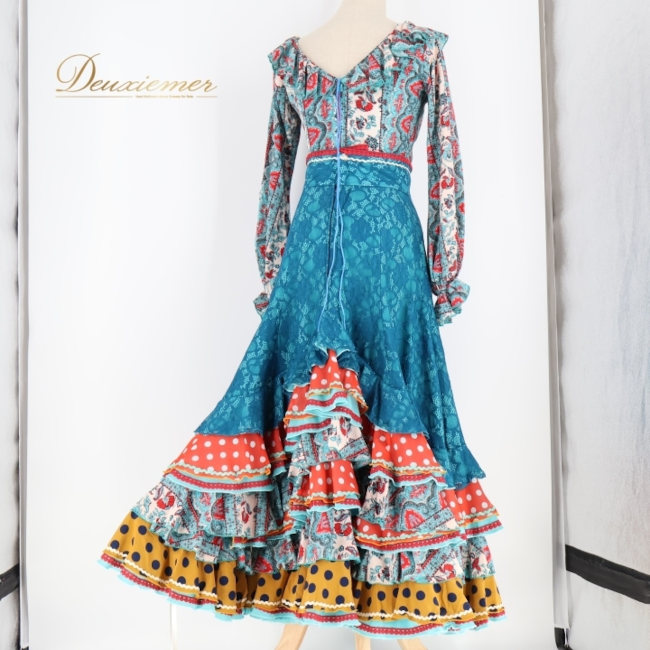 フラメンコ 衣装 ソニアジョーンズ SONIA JOHNES トップス ファルダ ツーピース セットアップ 柄 模様 ボランテ フリル 豪華 舞台 青 緑 グリーン系 ブルー系 カラフル スカート レディース 踊り 華やか 大人 イベント パーティ フラメンコ衣装 トップスセットアップ ファッション レディース服