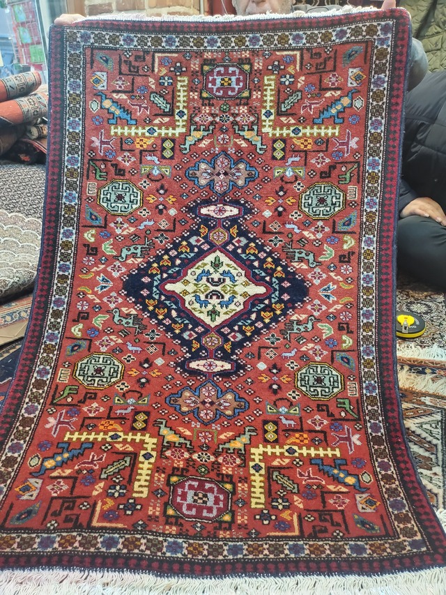絨毯クエスト51【No.17】※現在、こちらの商品はイランに置いてあります。ご希望の方は先ずは在庫のご確認をお願いします。