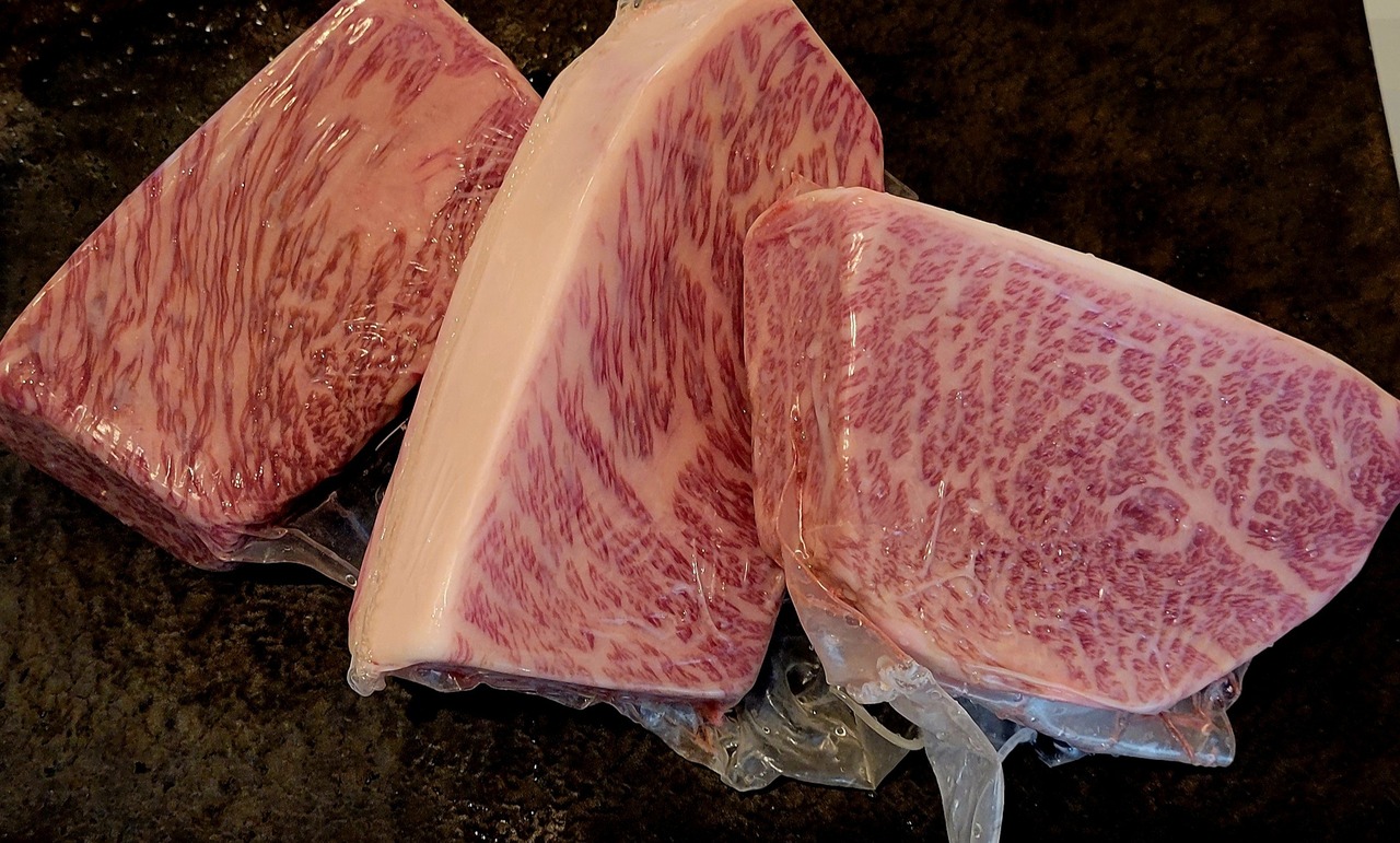 宮崎牛イチボ(上もも肉)小分け真空約1キロ