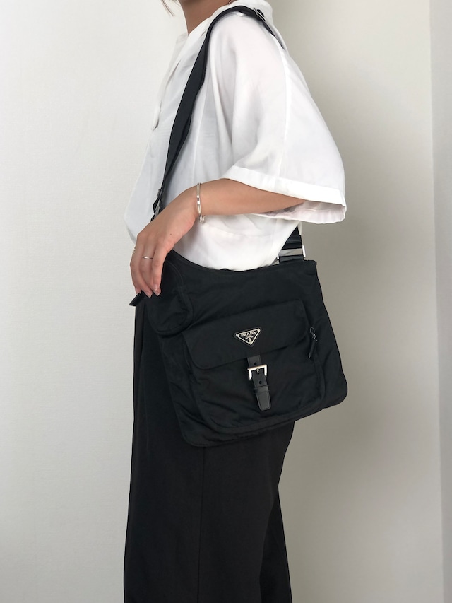 PRADA プラダ ショルダーバッグ ブラック トライアングルロゴ ナイロン フロントバックル vintage ヴィンテージ オールド h7n4ka