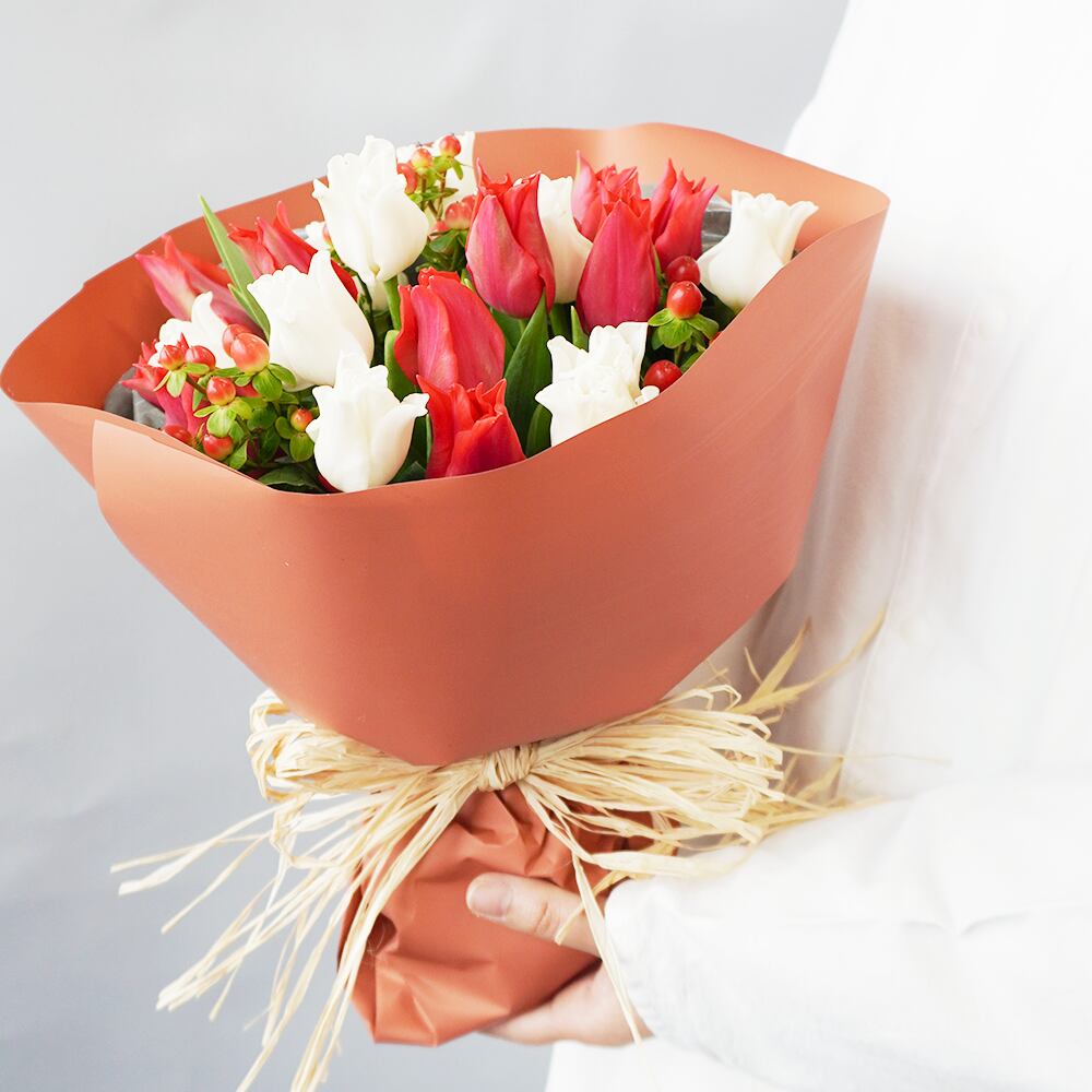 お届け期間限定 3月31日 木 まで 新潟産チューリップのブーケ ルージュ 送料込み よいはな Yoihana 最高品質のお花をお届けするネット通販
