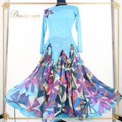 社交ダンス 衣装 スタンダード ドレス ワンピース パーティ衣装 女性用 レディース オールシーズン 水色 ブルー系 Leirena レイリーナ ラインストーン スパンコール マルチカラー 二重仕立て スカート ステージ映え おしゃれ フェミニン 高級感 コンペティション 審査会 ダンスパフォーマンス 衣装レンタル 楽器 グリッター 豪華 体型カバー ストレッチ素材 上品