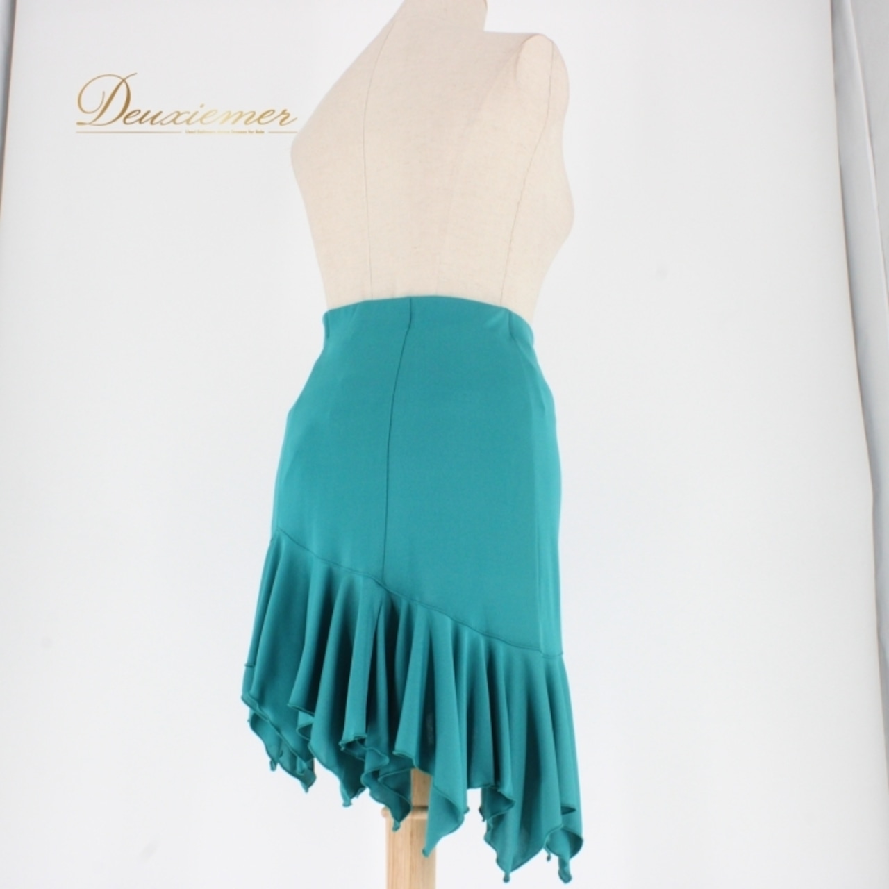 社交ダンス 衣装 ラテン スカート レッスンウェア レディース 緑 グリーン系 PAPILLON パピヨン 無地 シンプル 練習着 インナーパンツ エレガント 輝く フレッシュ コーディネート セットアップ 伸縮性 ダンスウェア ステージ衣装 フレアスカート 踊りやすい 毎日の練習 レッスン 用途広い おしゃれ サイズM 女性用 ポリエステル トリアセテート