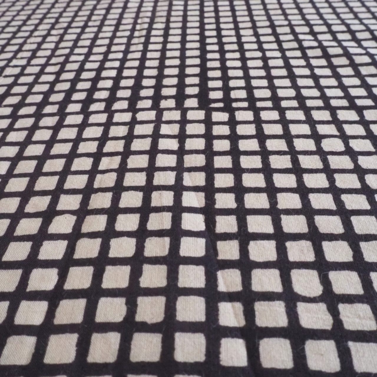 ブロックプリント生地【50cm単位】インド綿 チェック柄 生成り×黒 #57010-BK1