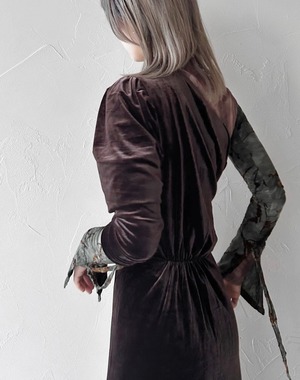 Twist Gather Velours Dress /  DARK BROWN