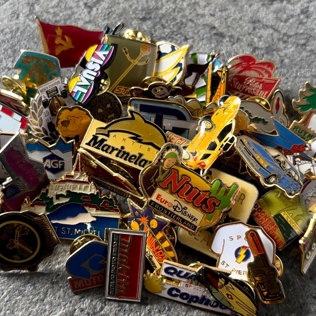 50個  フランス雑貨 ヴィンテージ  ピンバッジ ピンズ France pins  Pin badge vintage 古着 通販 リメイク ブローチ  アタッチメント付属 雑貨 2604011-2605027-25